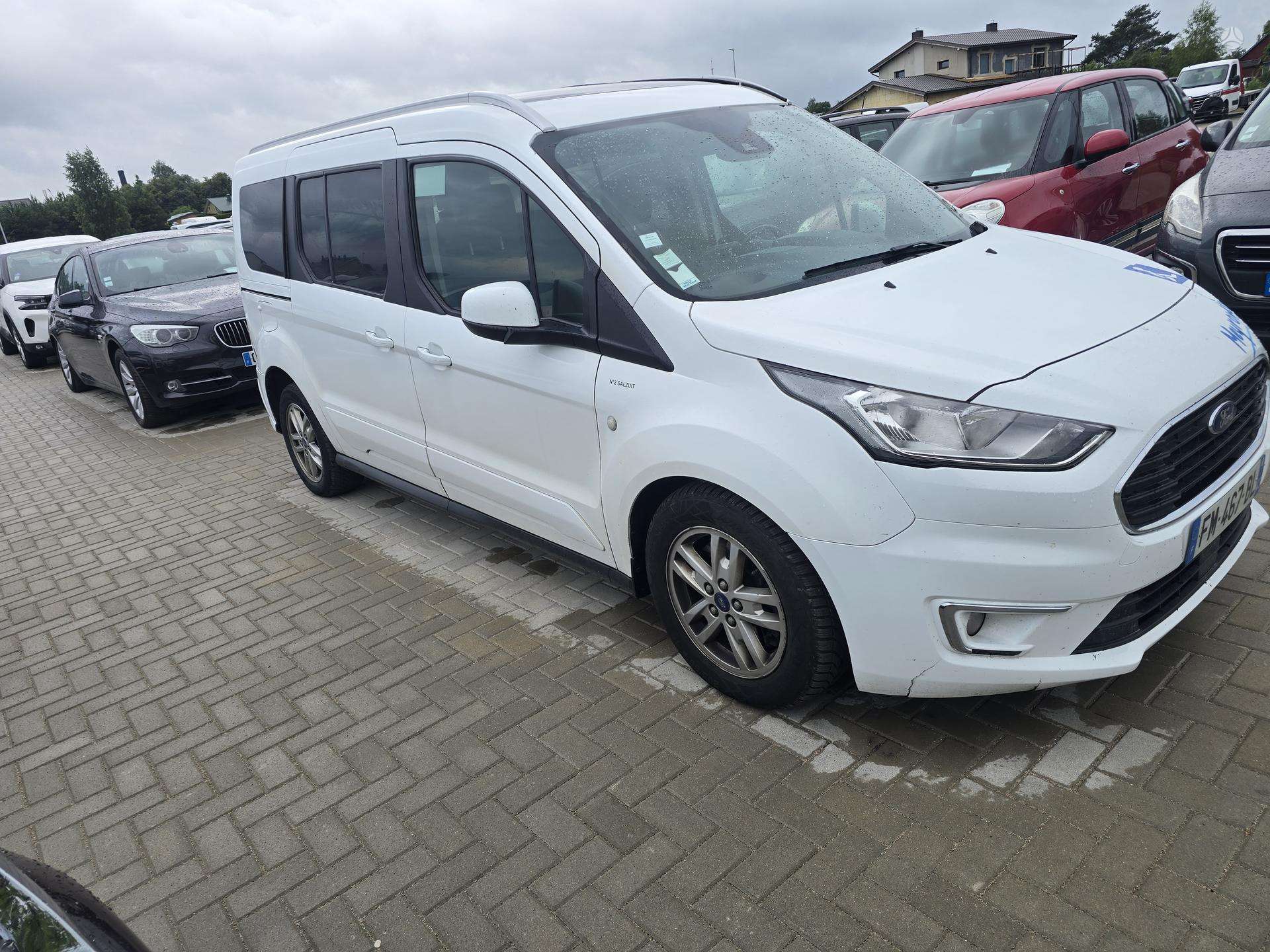 Ford Tourneo.