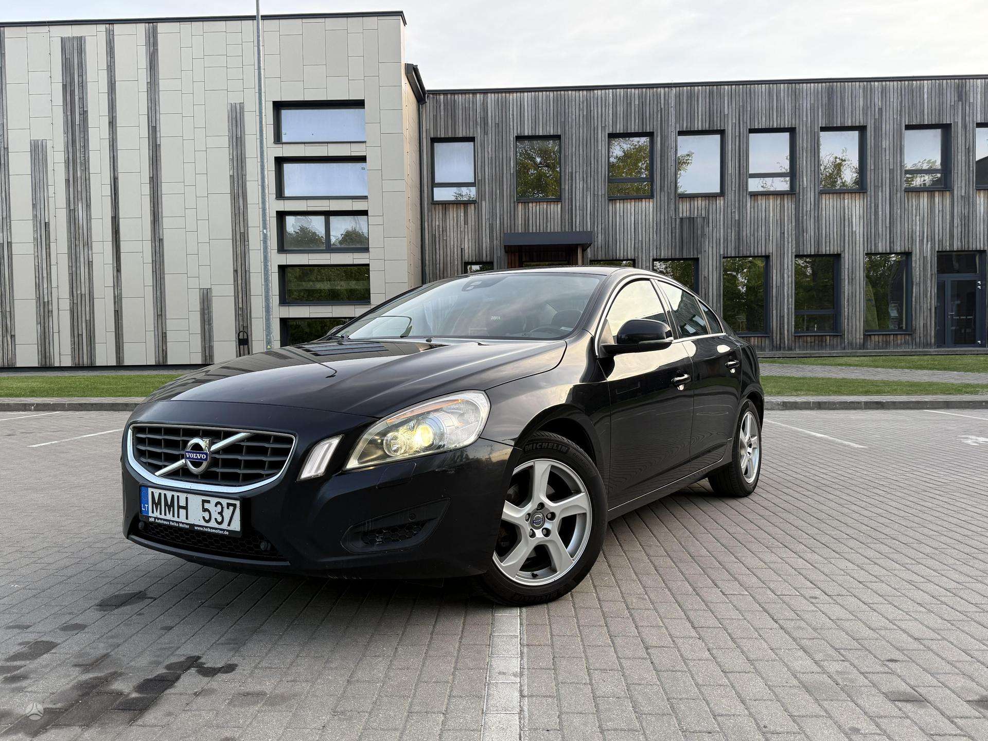 Volvo S60.