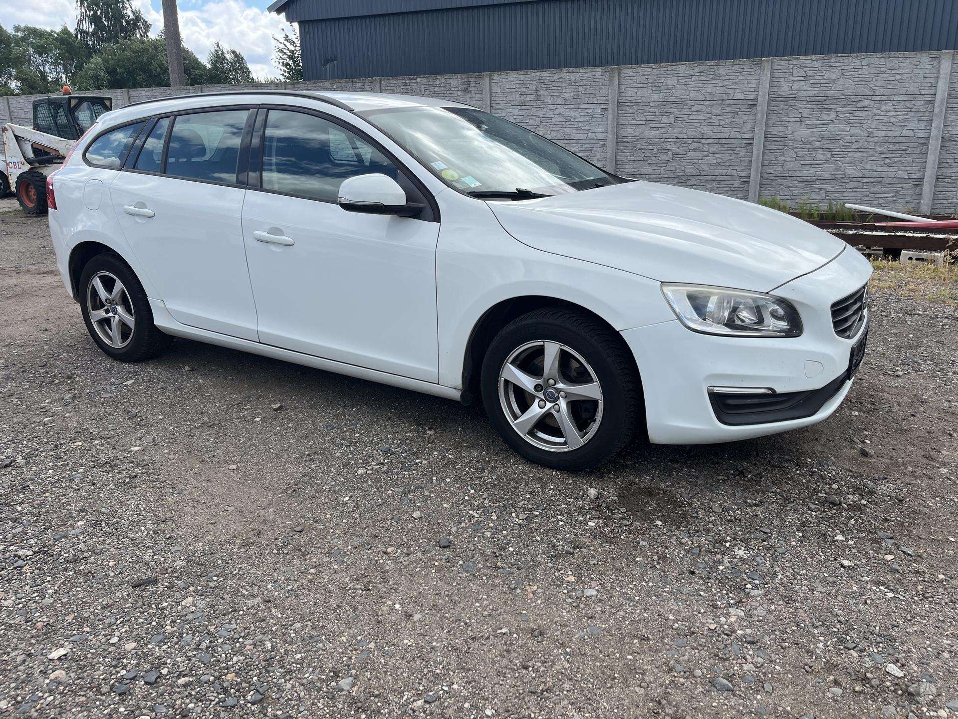 Volvo V60.