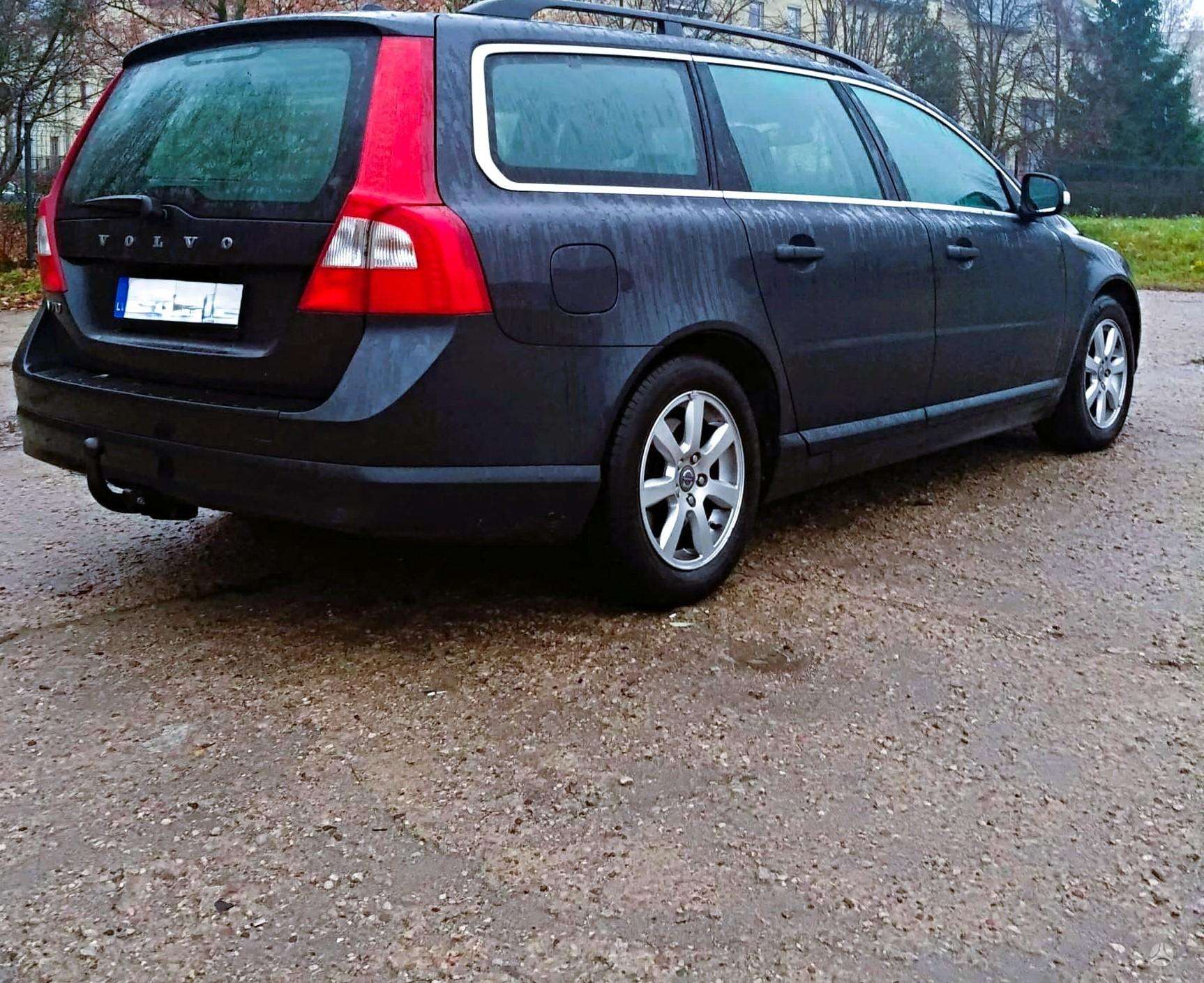 Volvo V70.