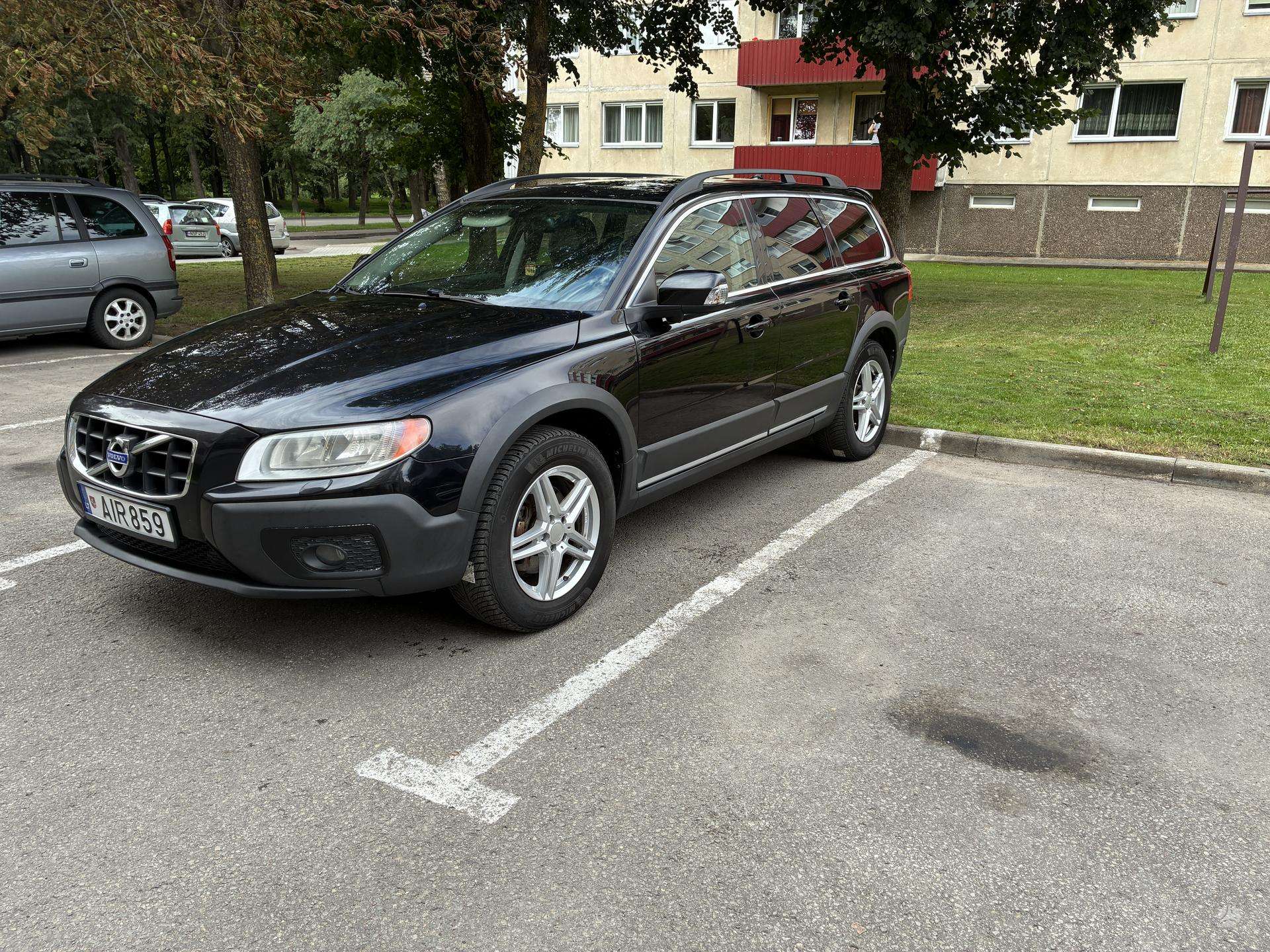 Volvo XC70.