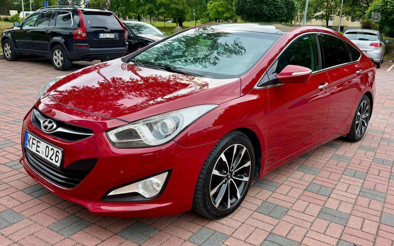 Hyundai i40.