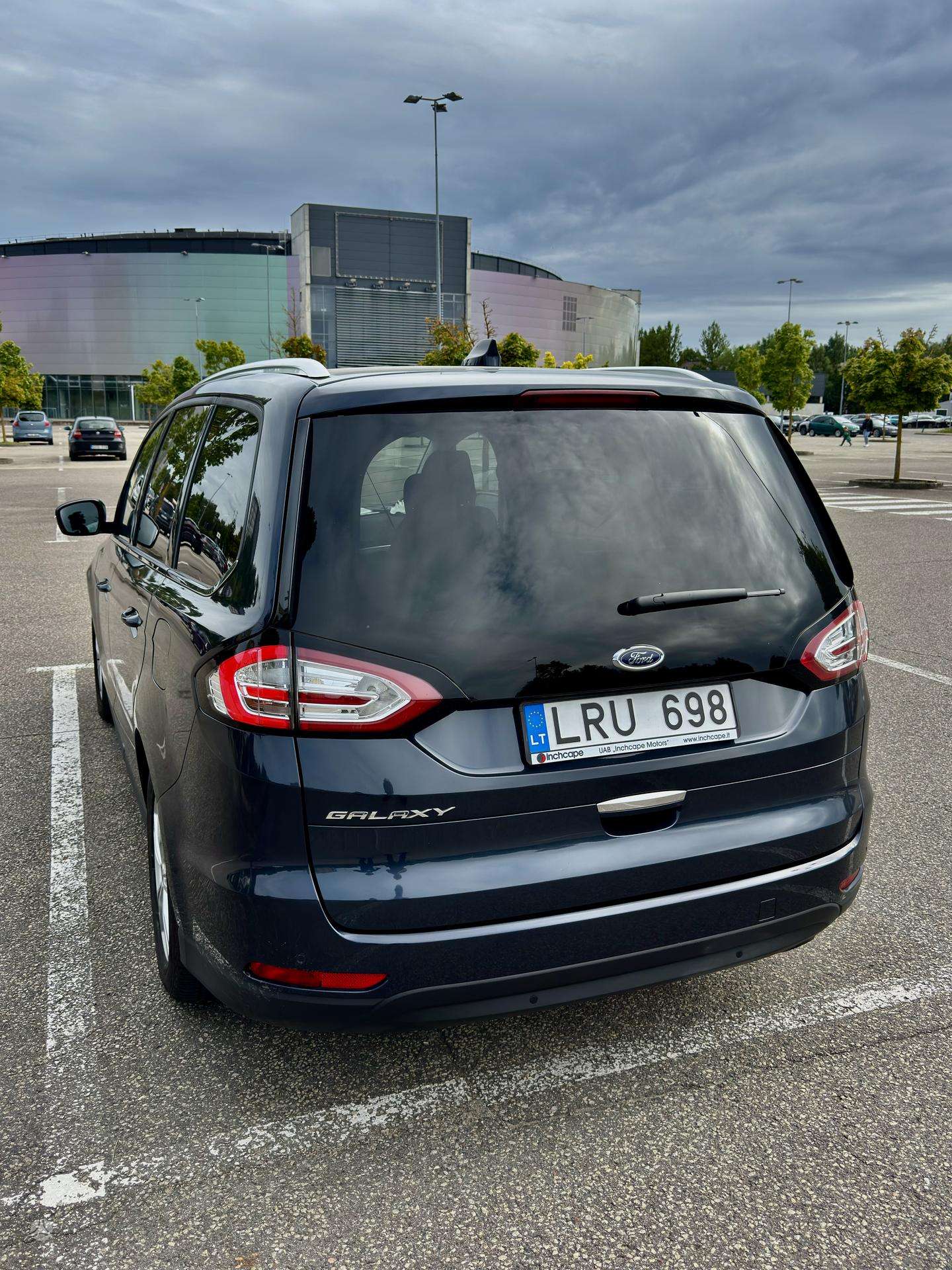 Ford Galaxy.