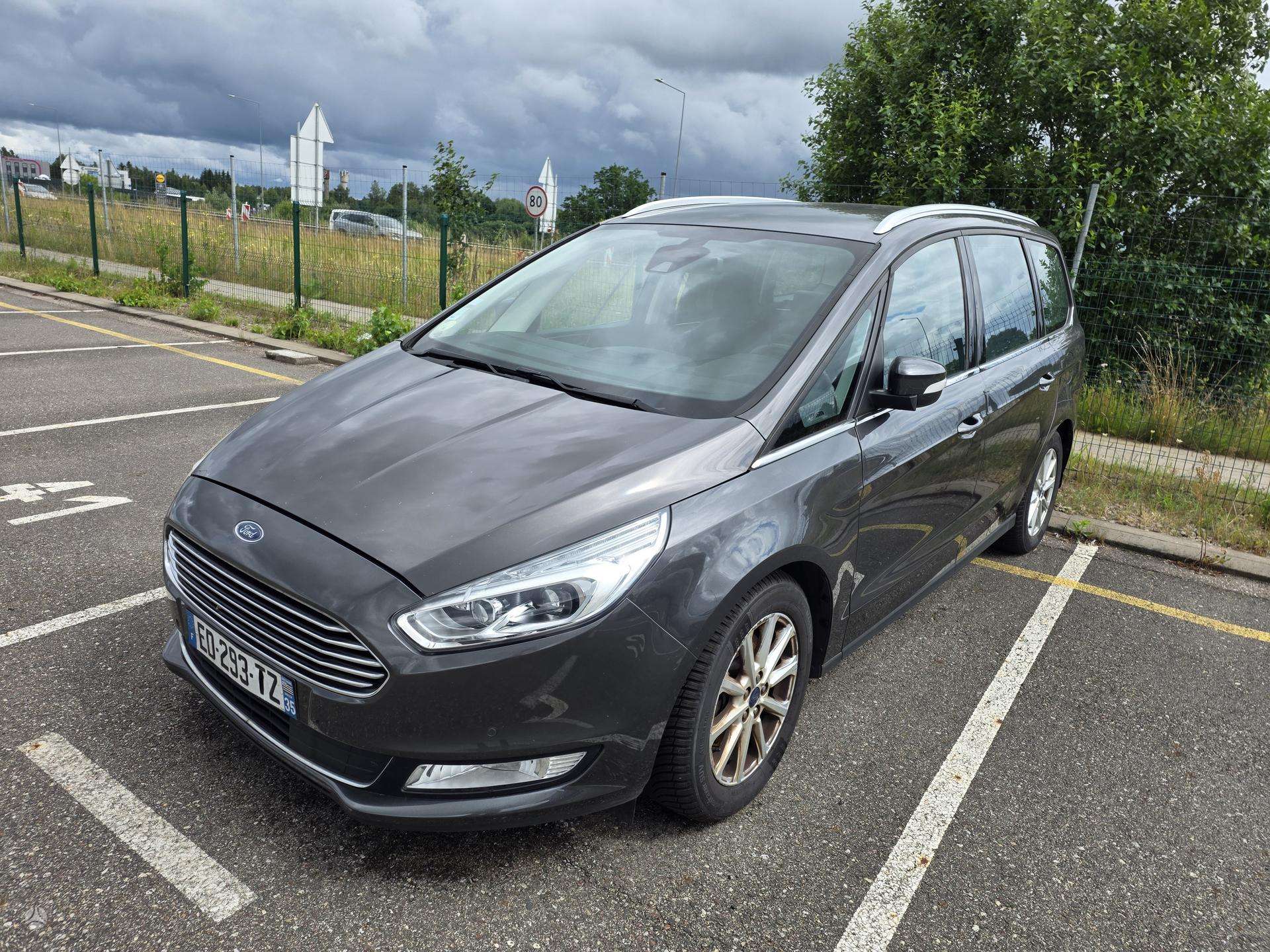Ford Galaxy.