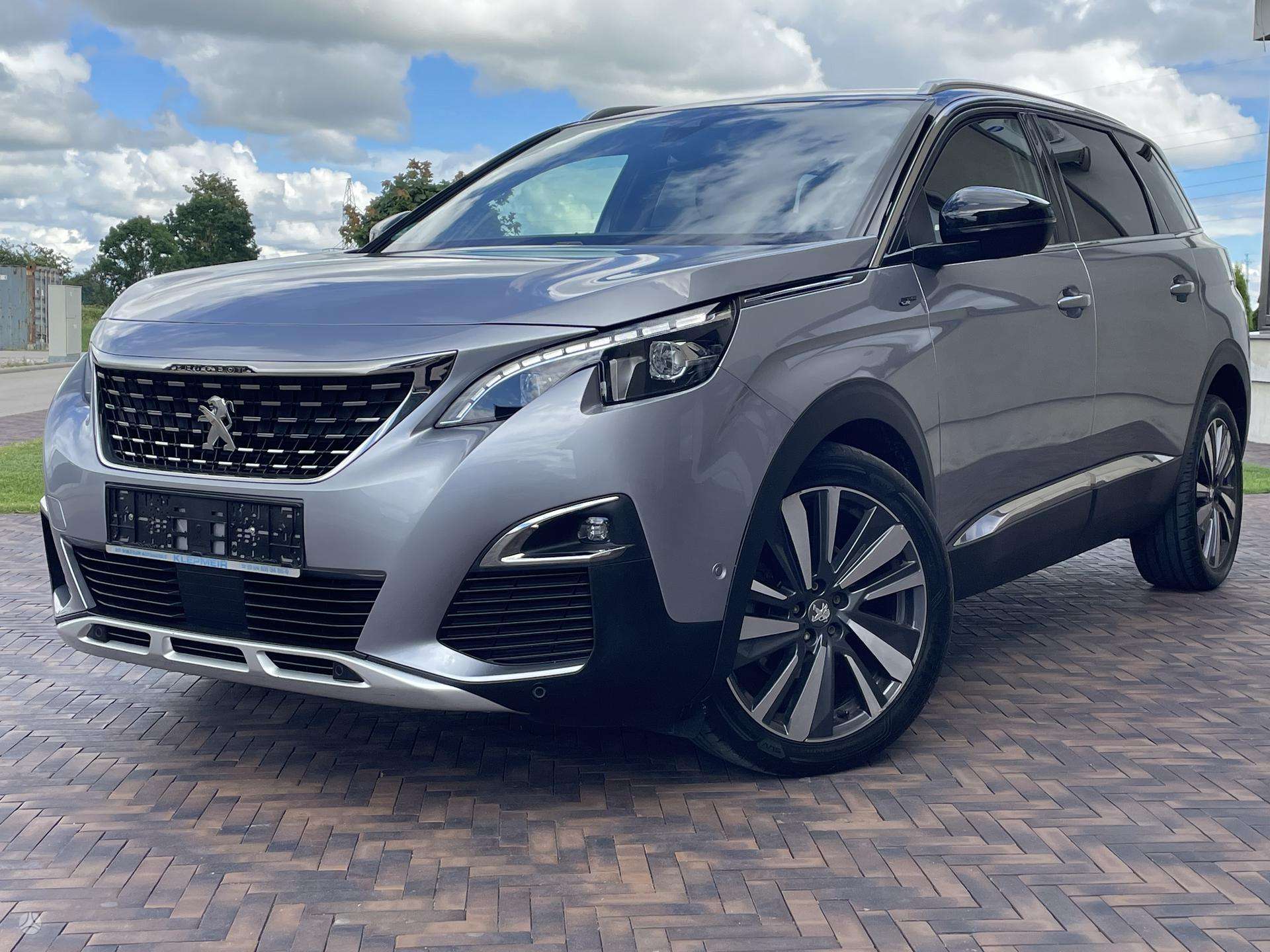 Peugeot 5008.