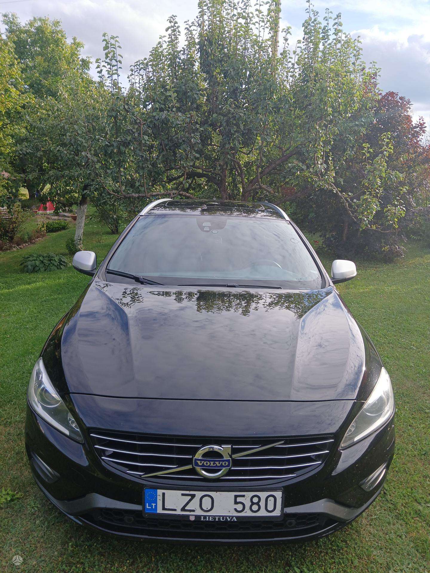 Volvo V60.