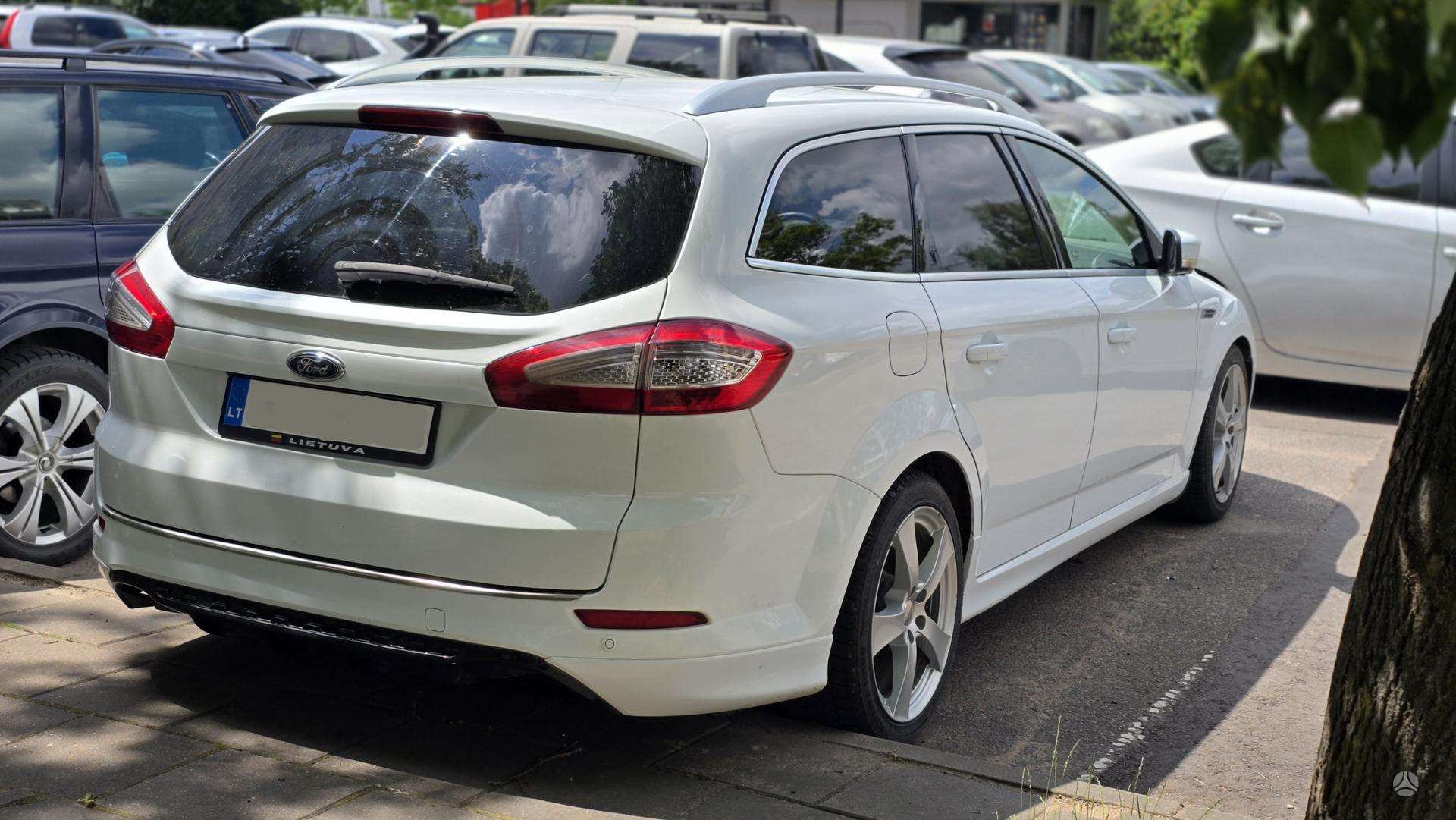 Ford Mondeo.