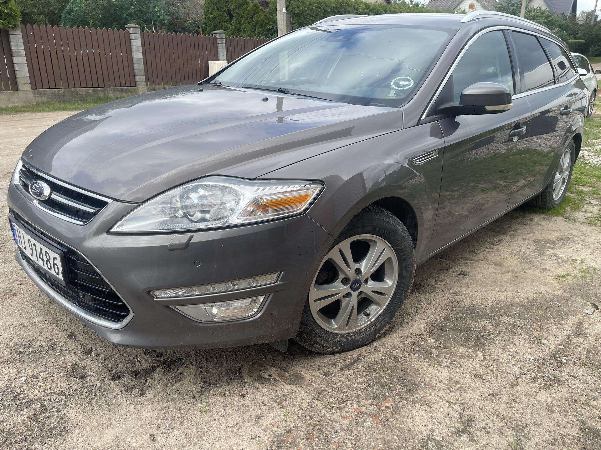 Ford Mondeo.