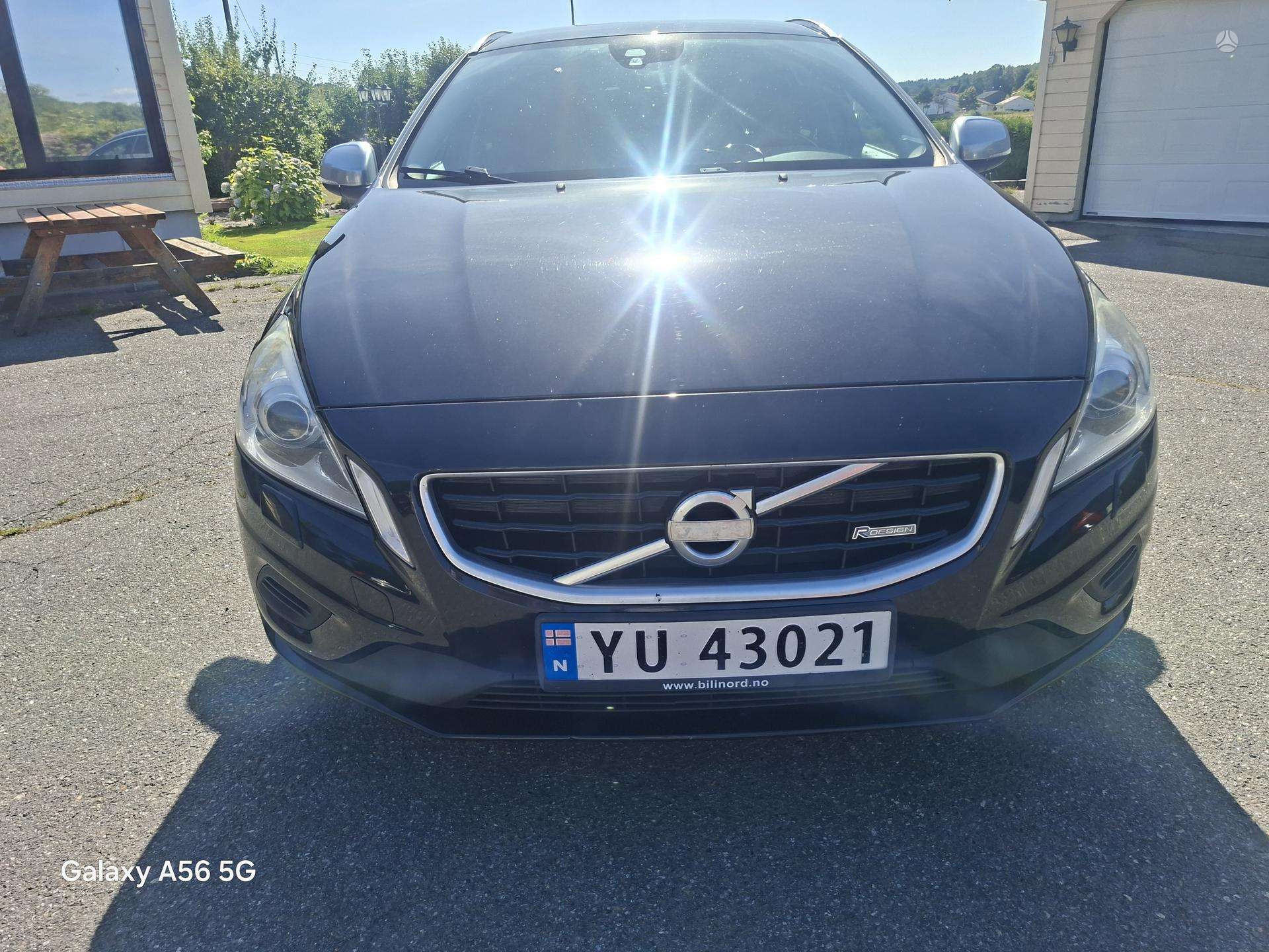 Volvo V60.
