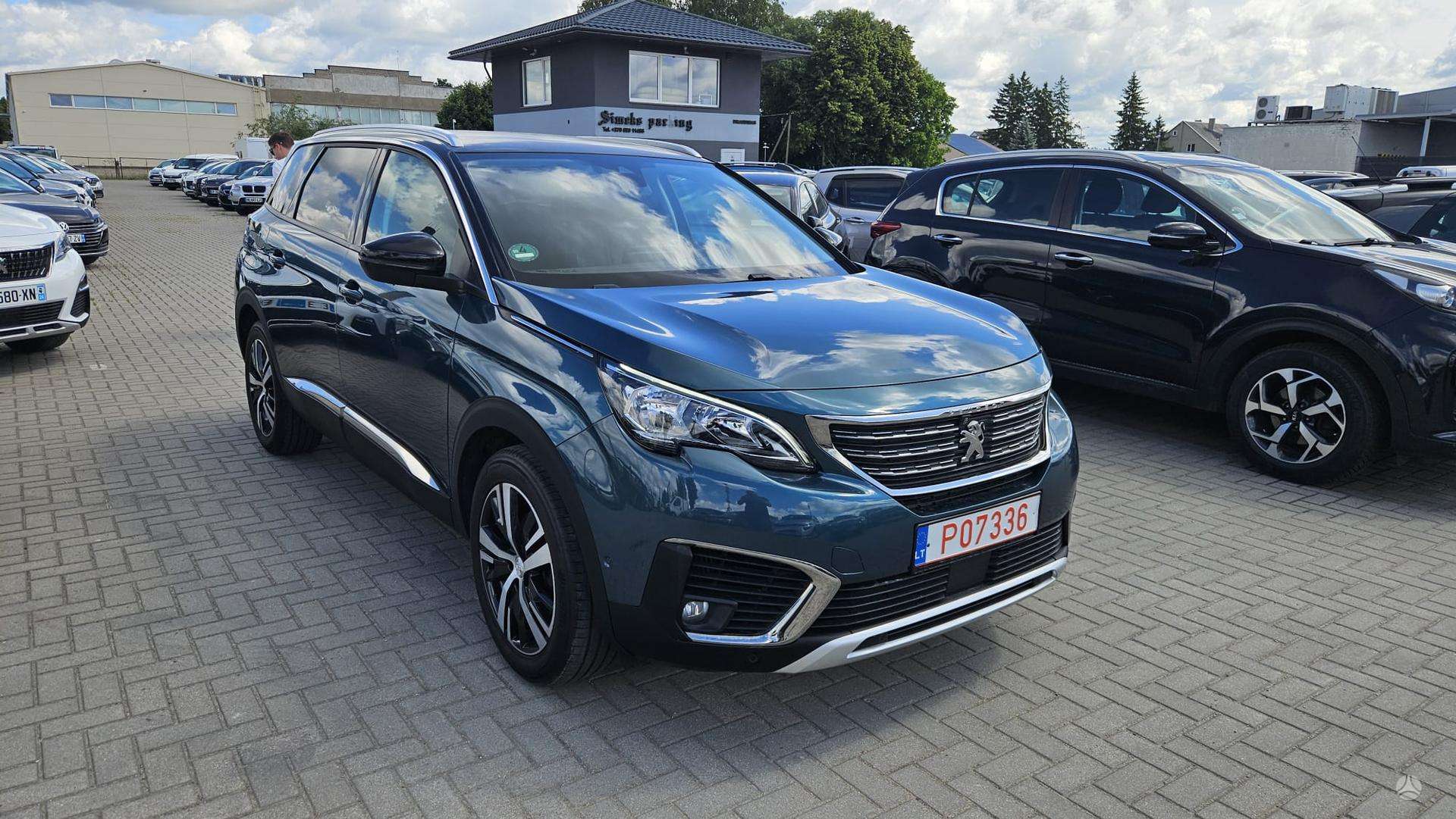 Peugeot 5008.