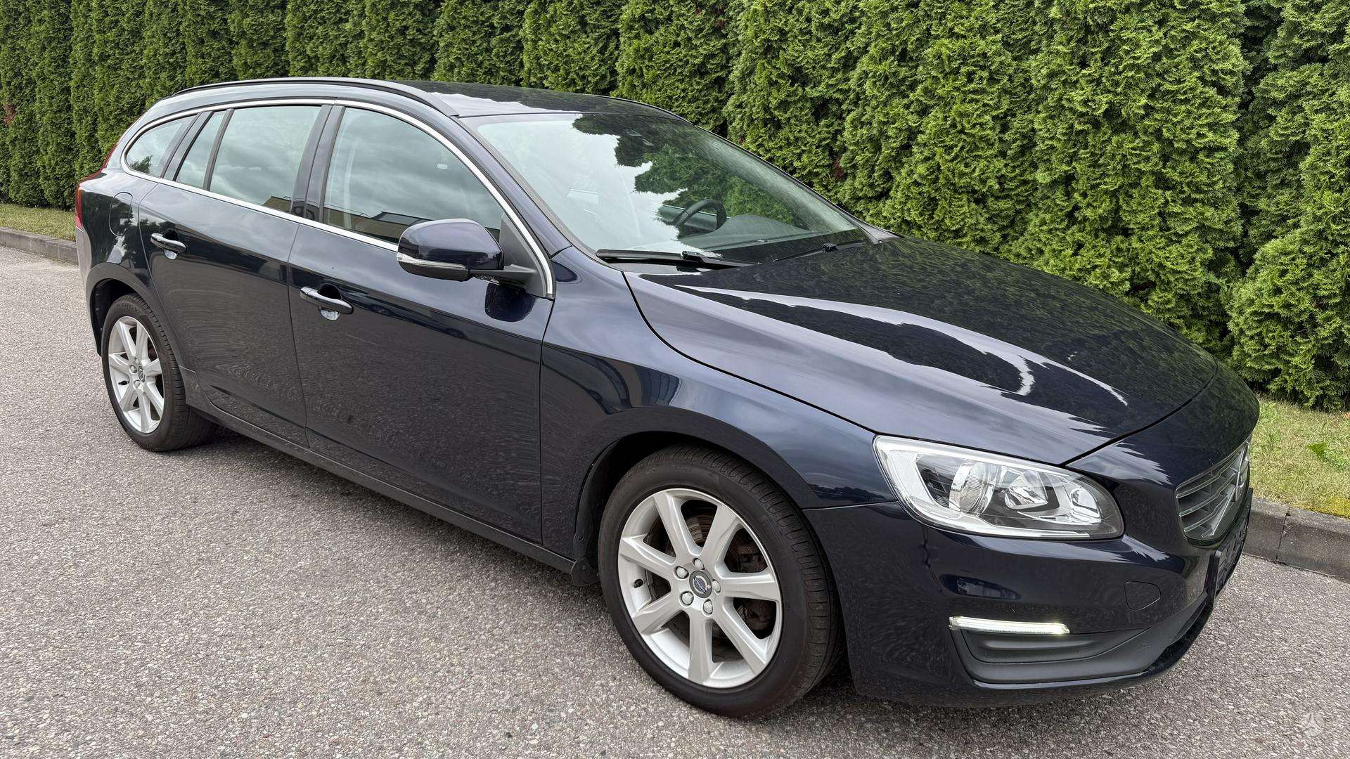 Volvo V60.