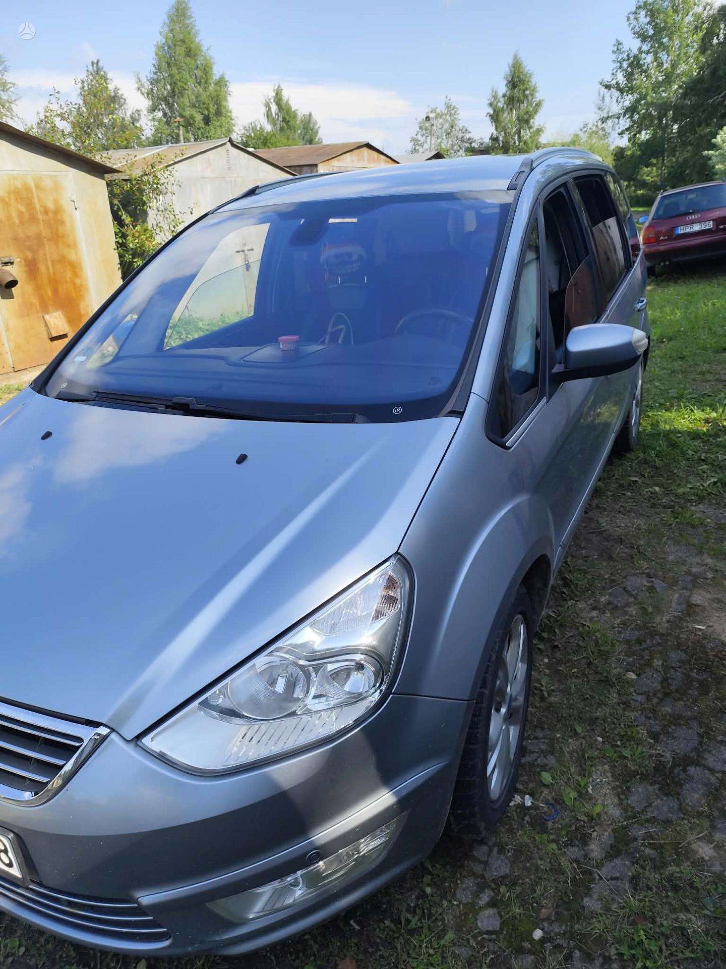 Ford Galaxy.