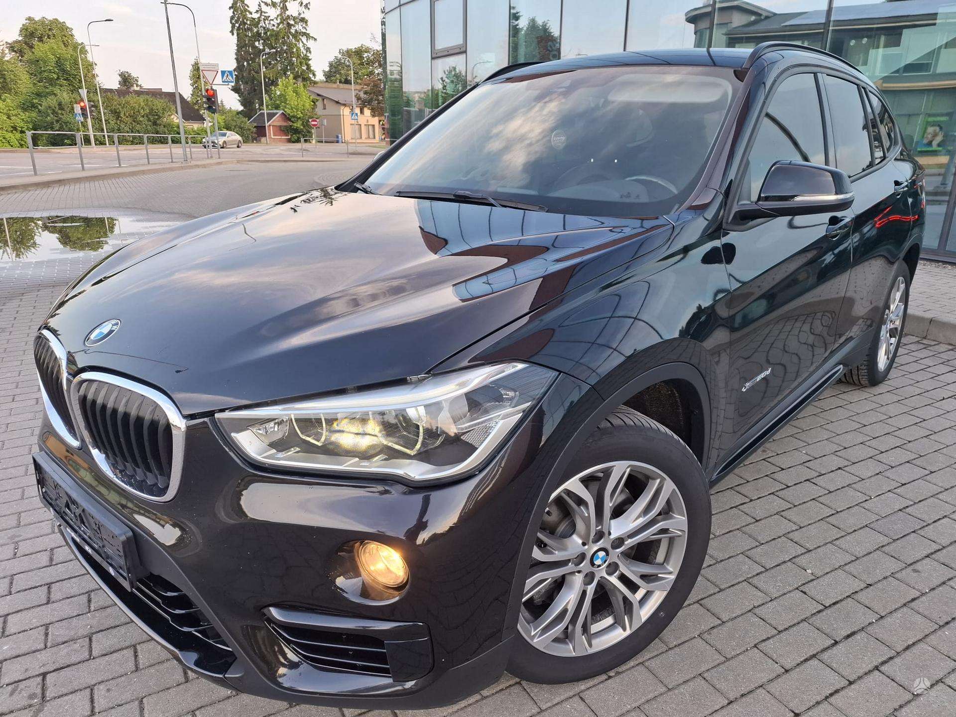 BMW X1.