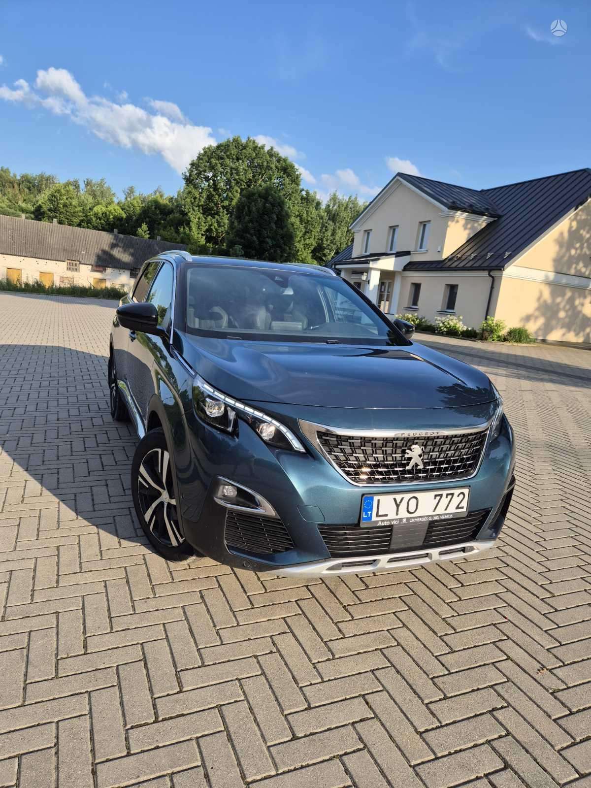 Peugeot 5008.