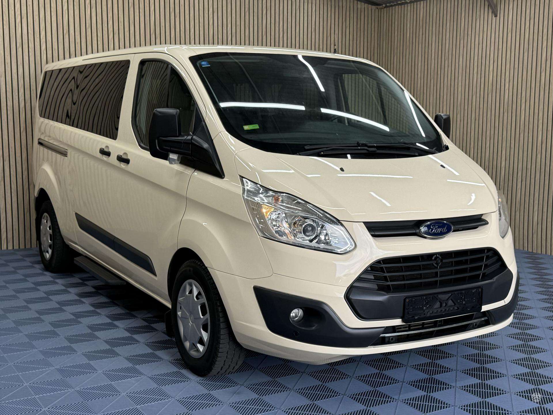 Ford Tourneo Custom.