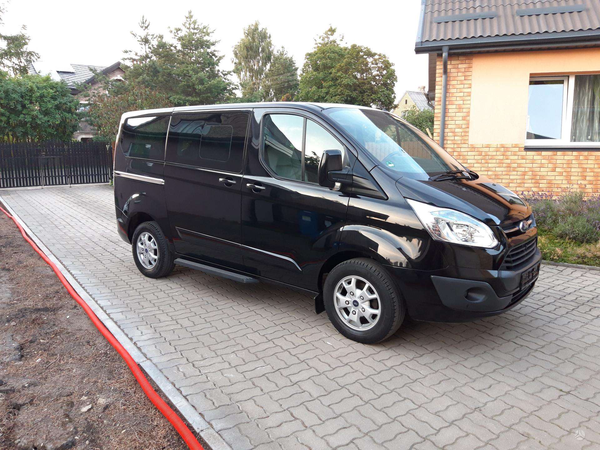 Ford Tourneo Custom.