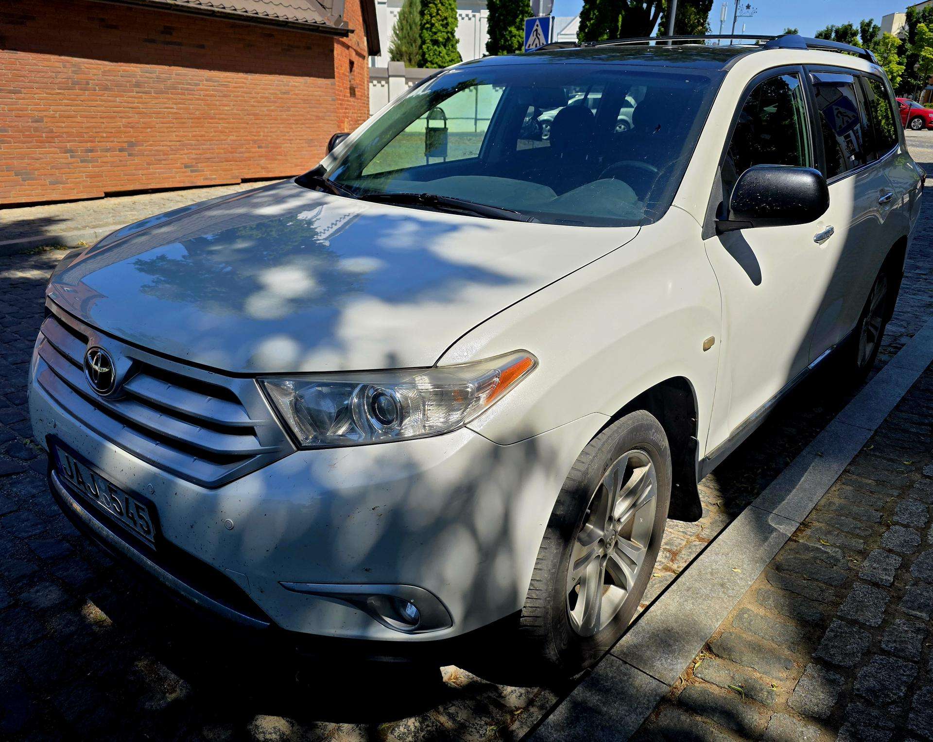 Toyota Highlander.