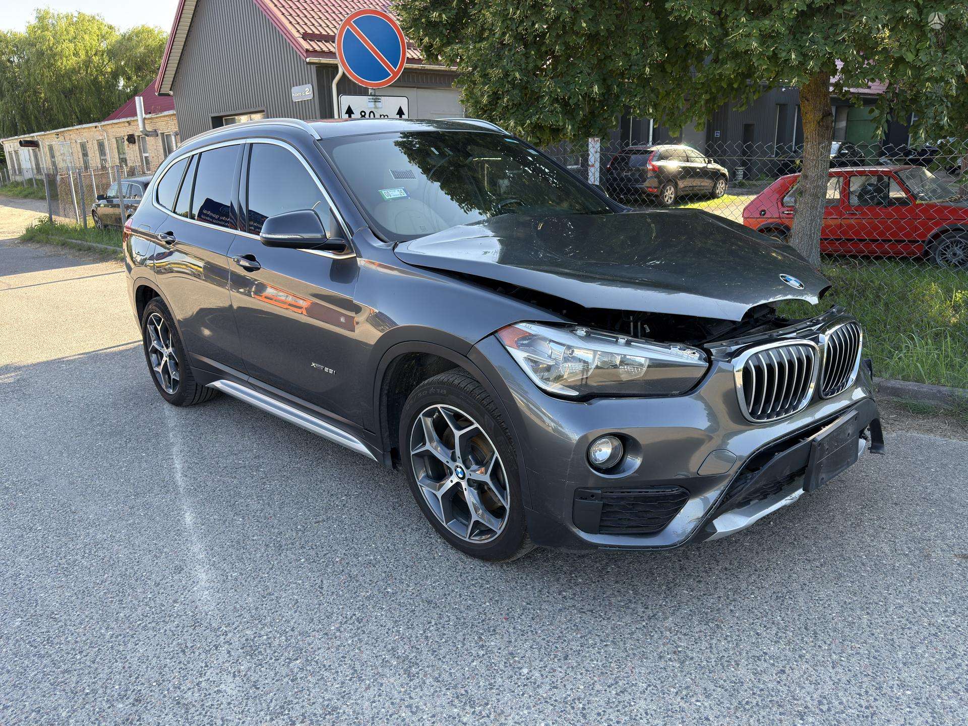 BMW X1.