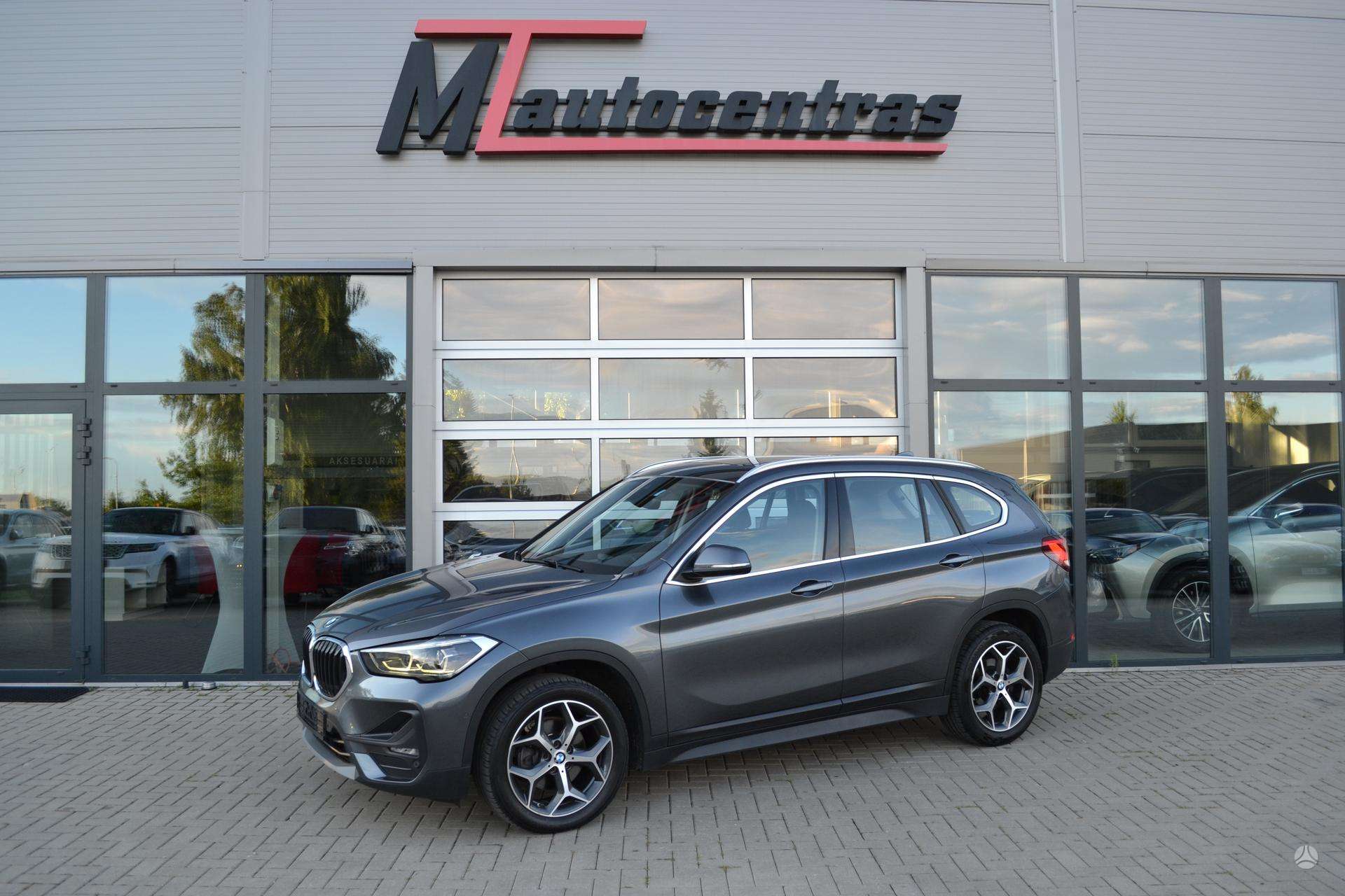BMW X1.