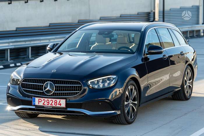 Mercedes-Benz E200.