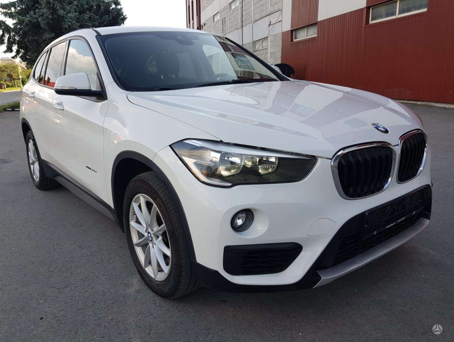 BMW X1.