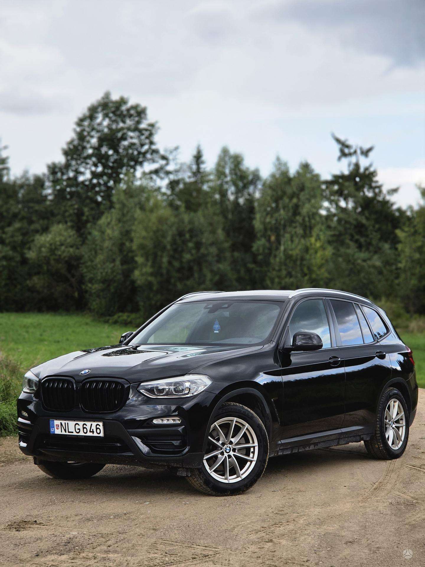 BMW X3.