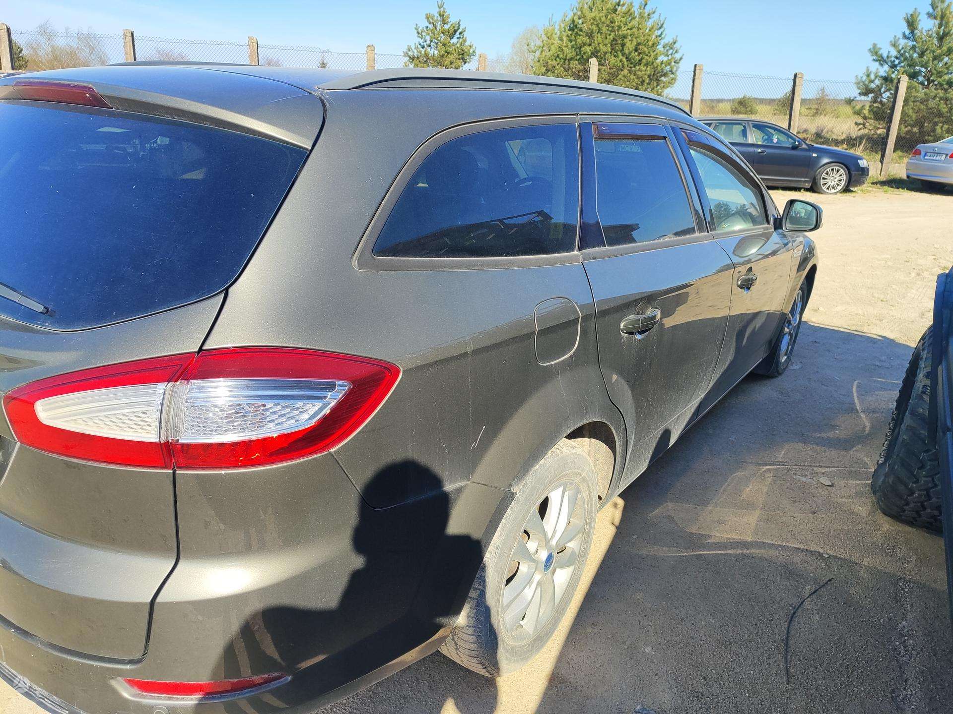 Ford Mondeo.