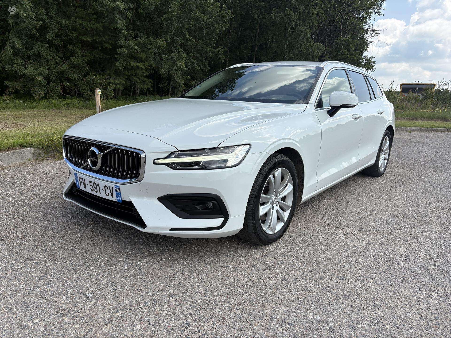 Volvo V60.