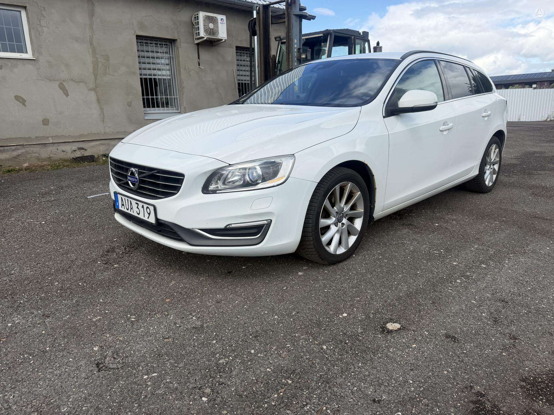 Volvo V60.