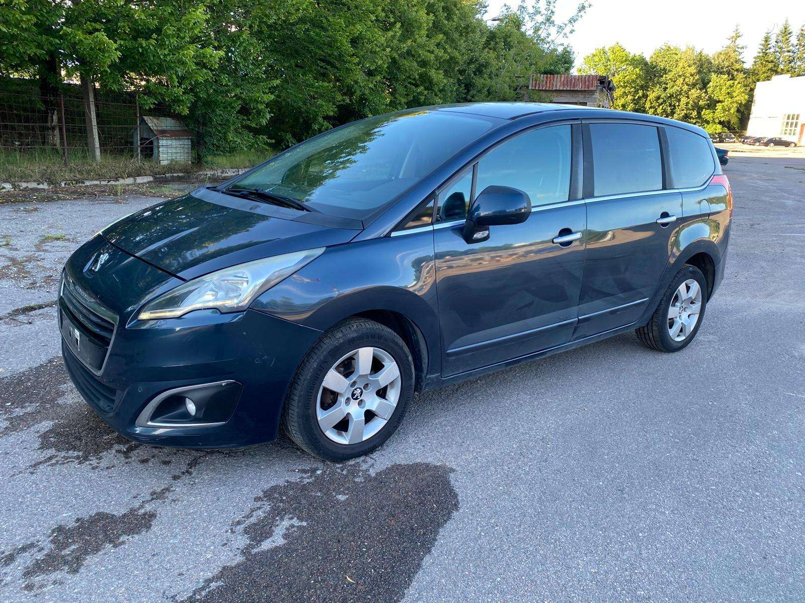 Peugeot 5008.
