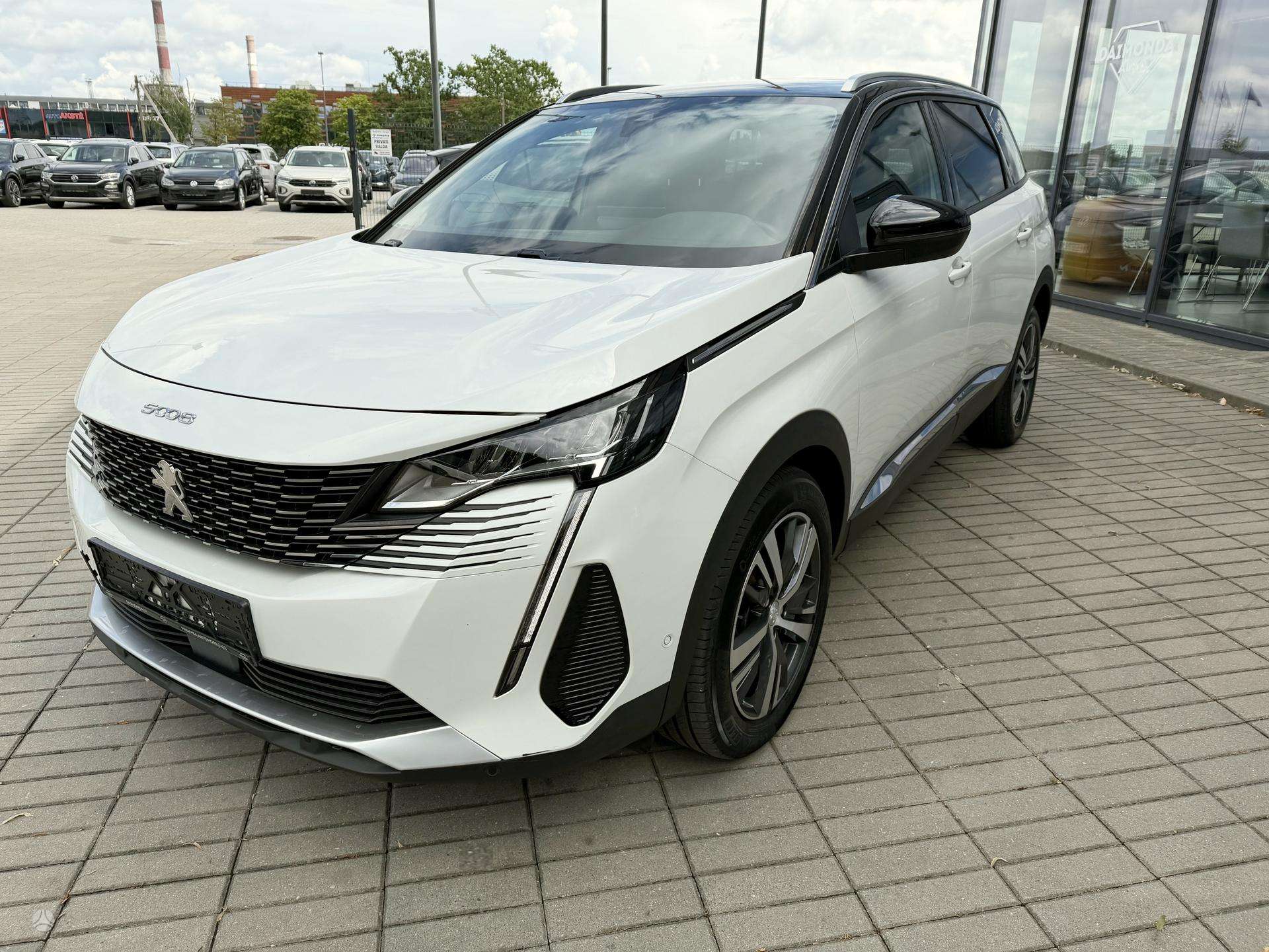 Peugeot 5008.