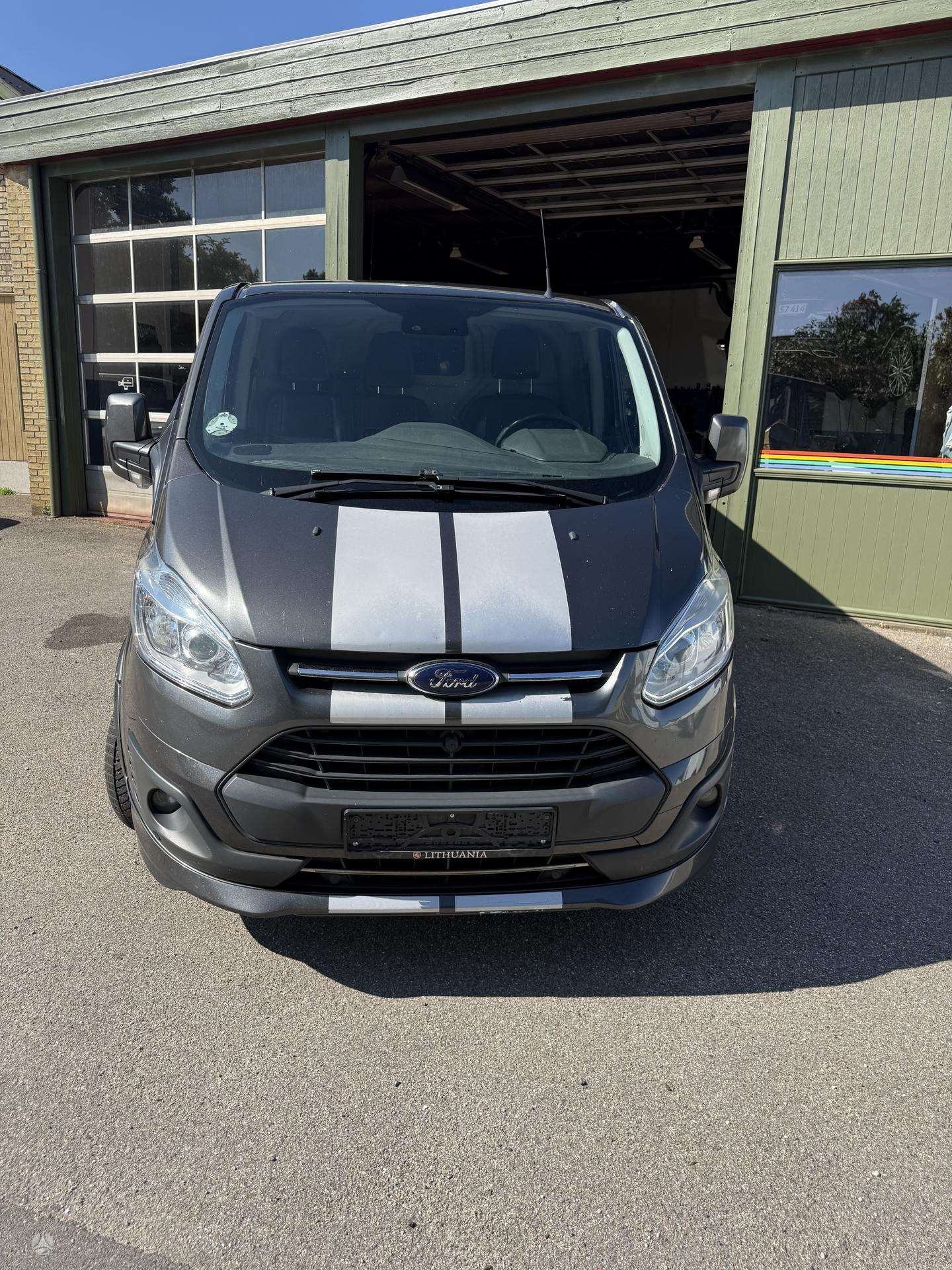 Ford Transit Custom.
