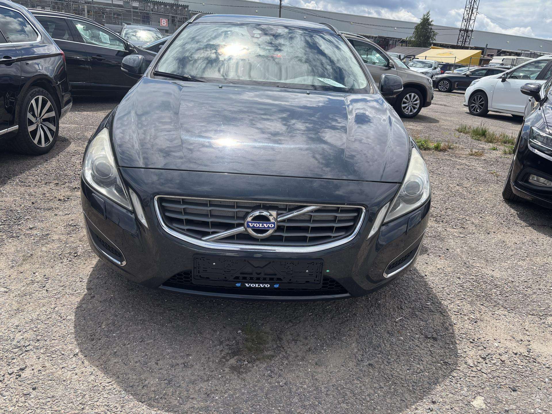 Volvo V60.