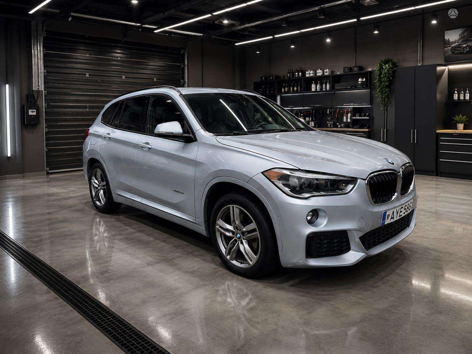 BMW X1.