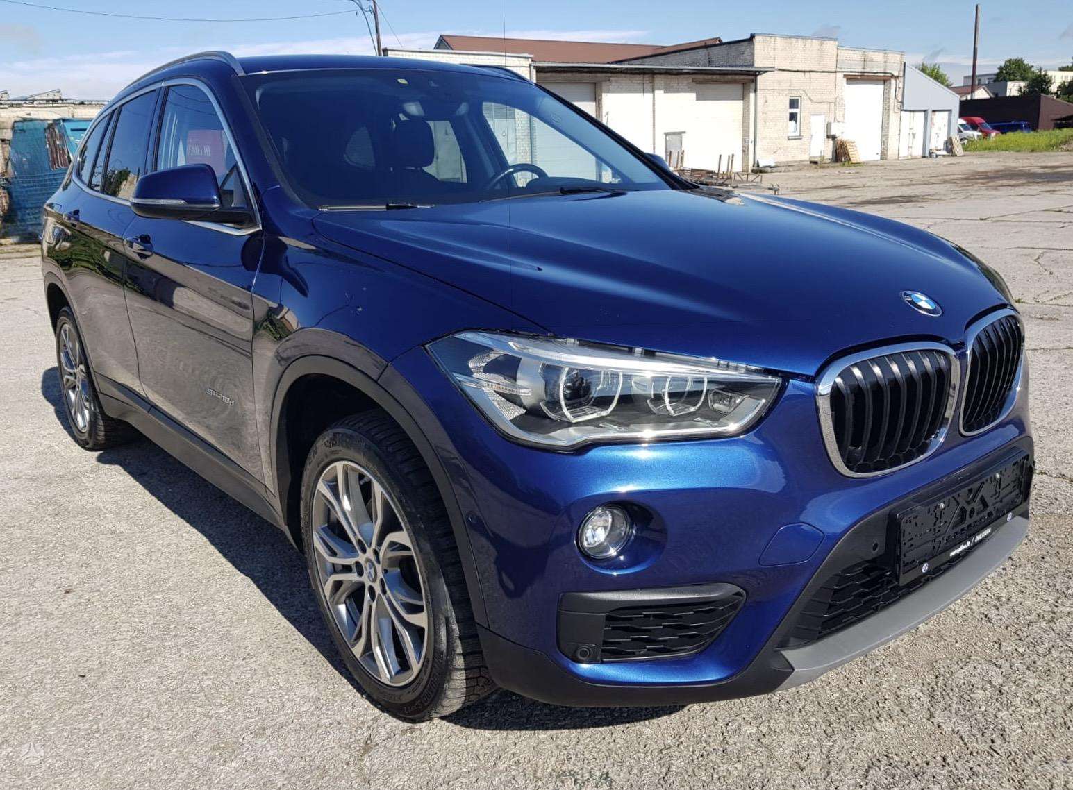 BMW X1.