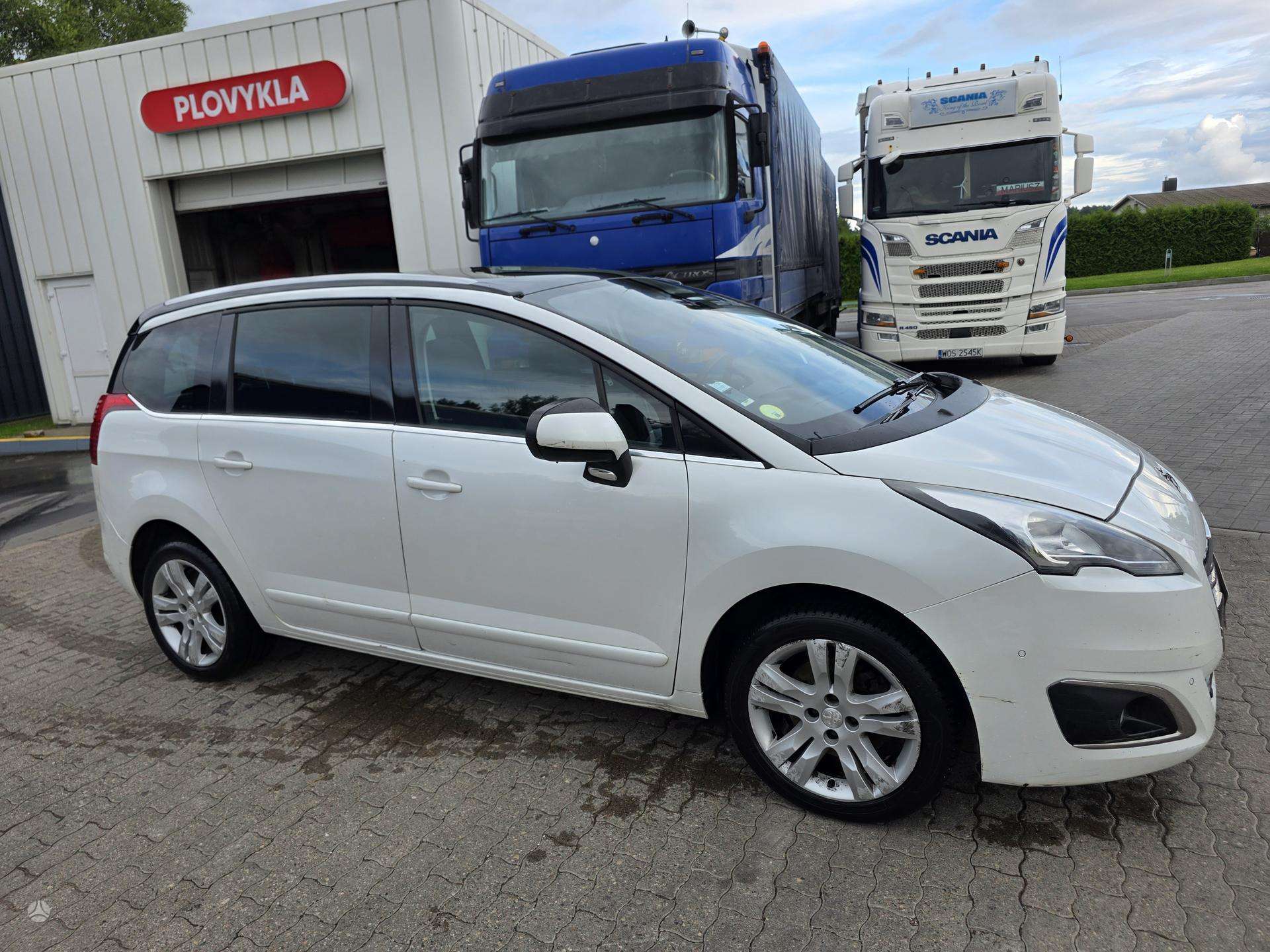 Peugeot 5008.