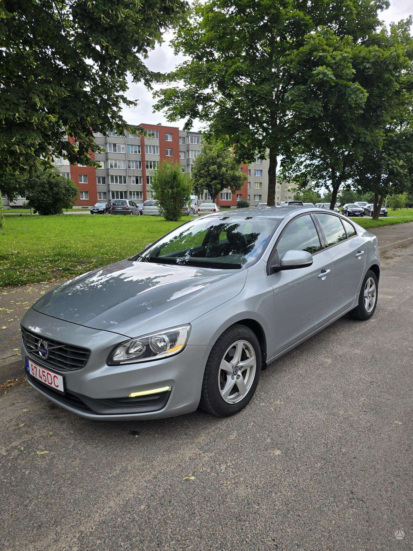 Volvo S60.