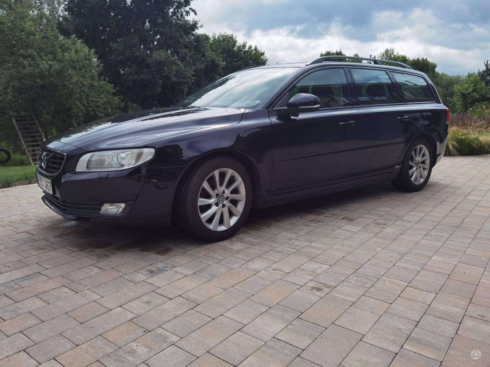 Volvo V70.
