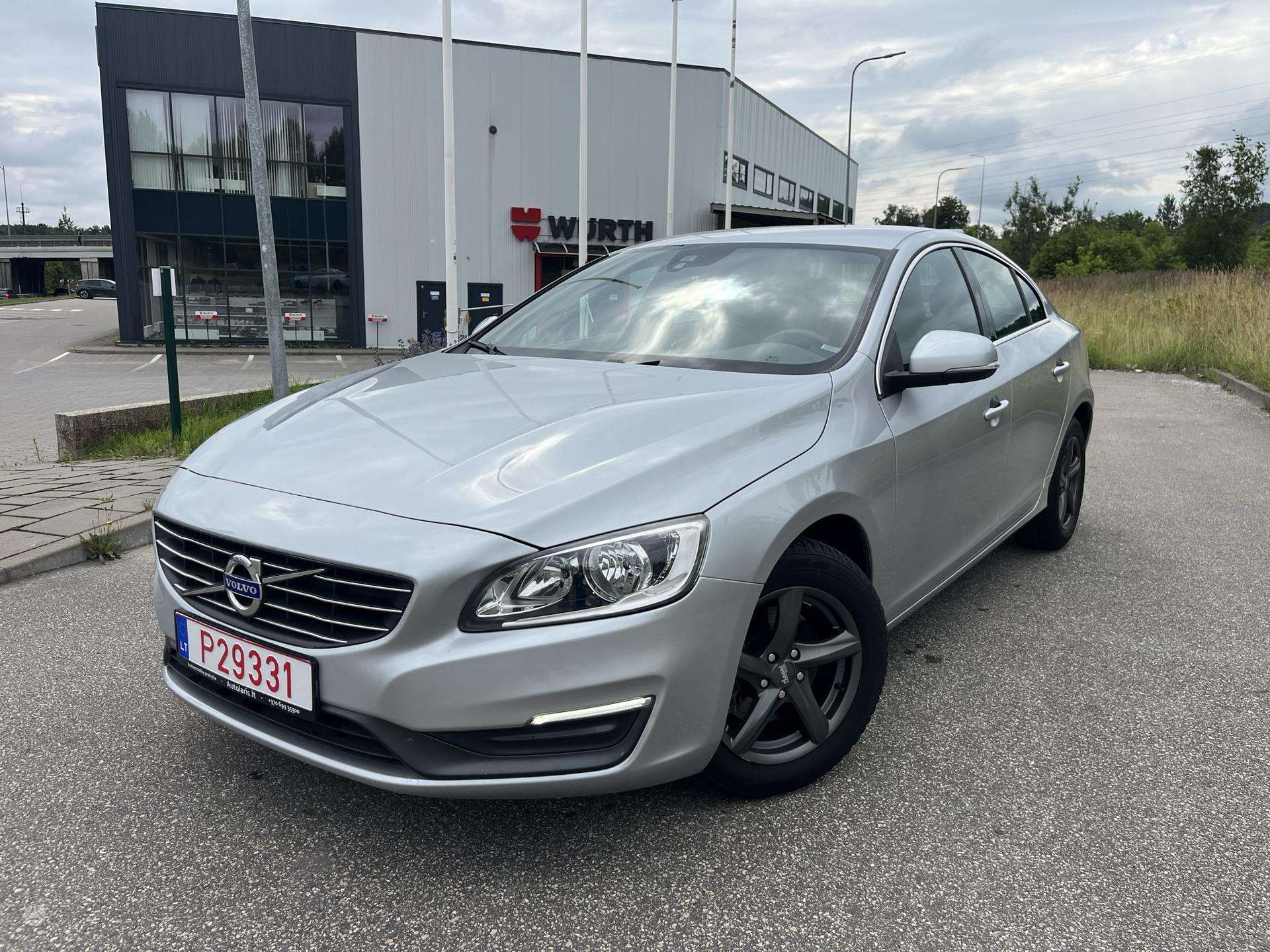 Volvo S60.