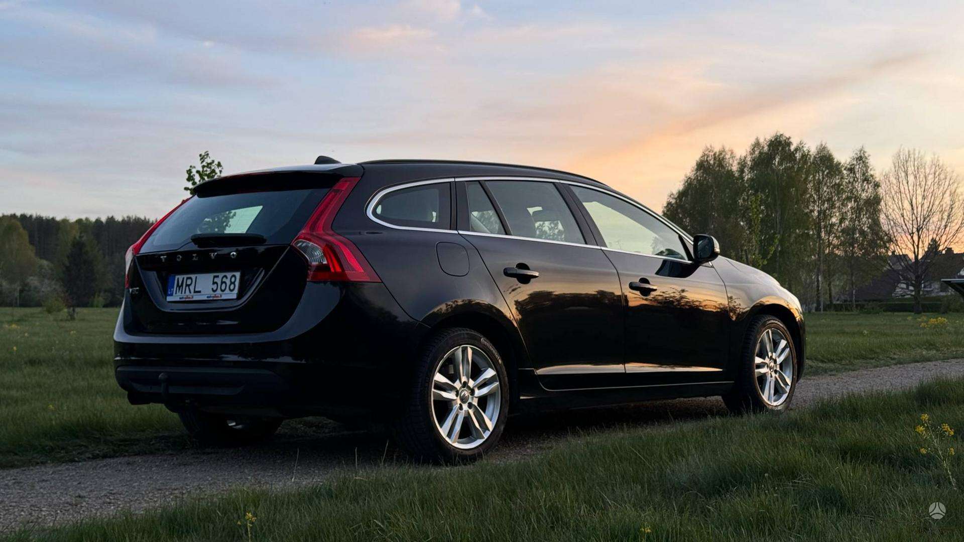 Volvo V60.