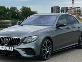 Mercedes-Benz E220.