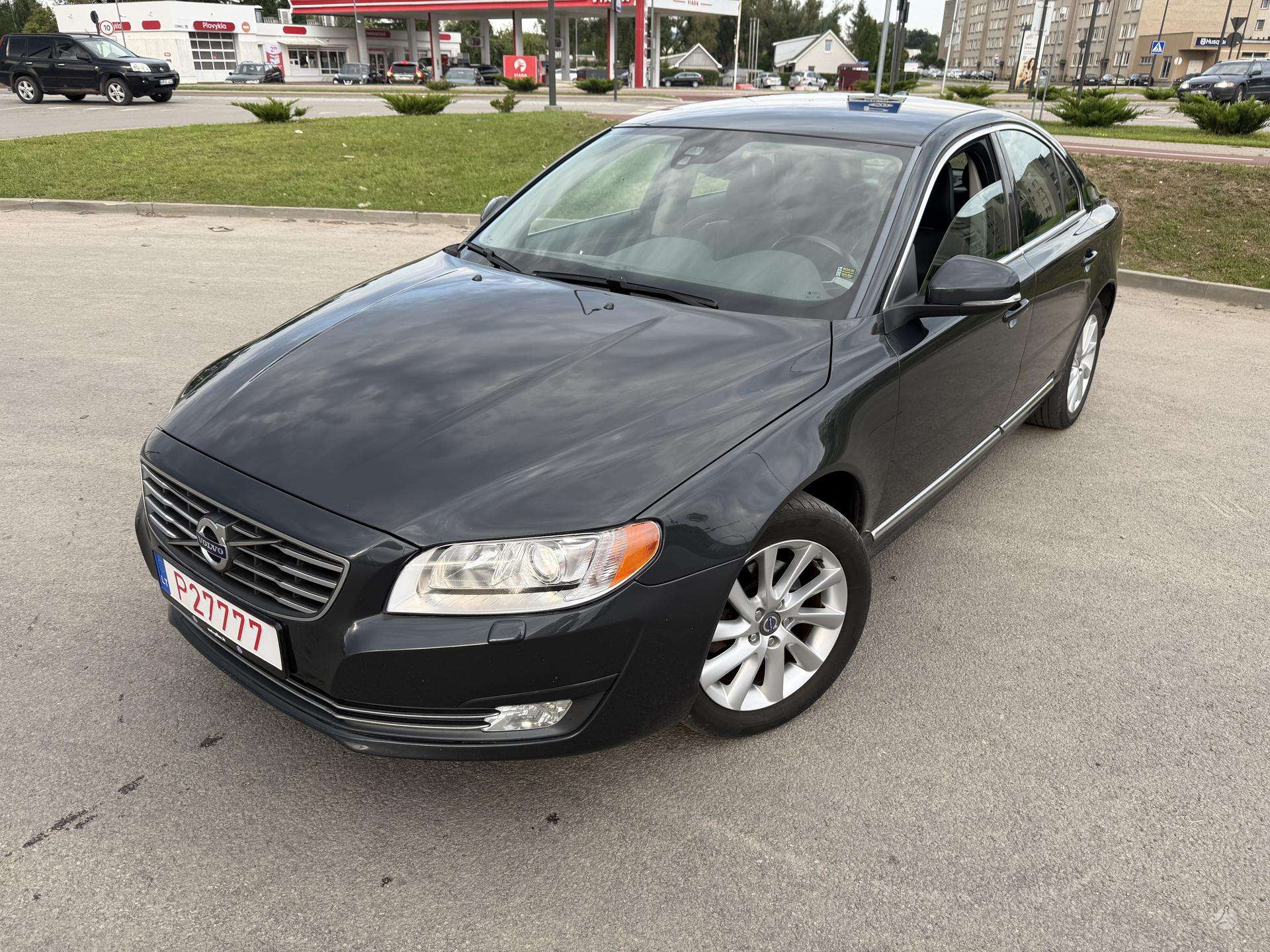 Volvo S80.