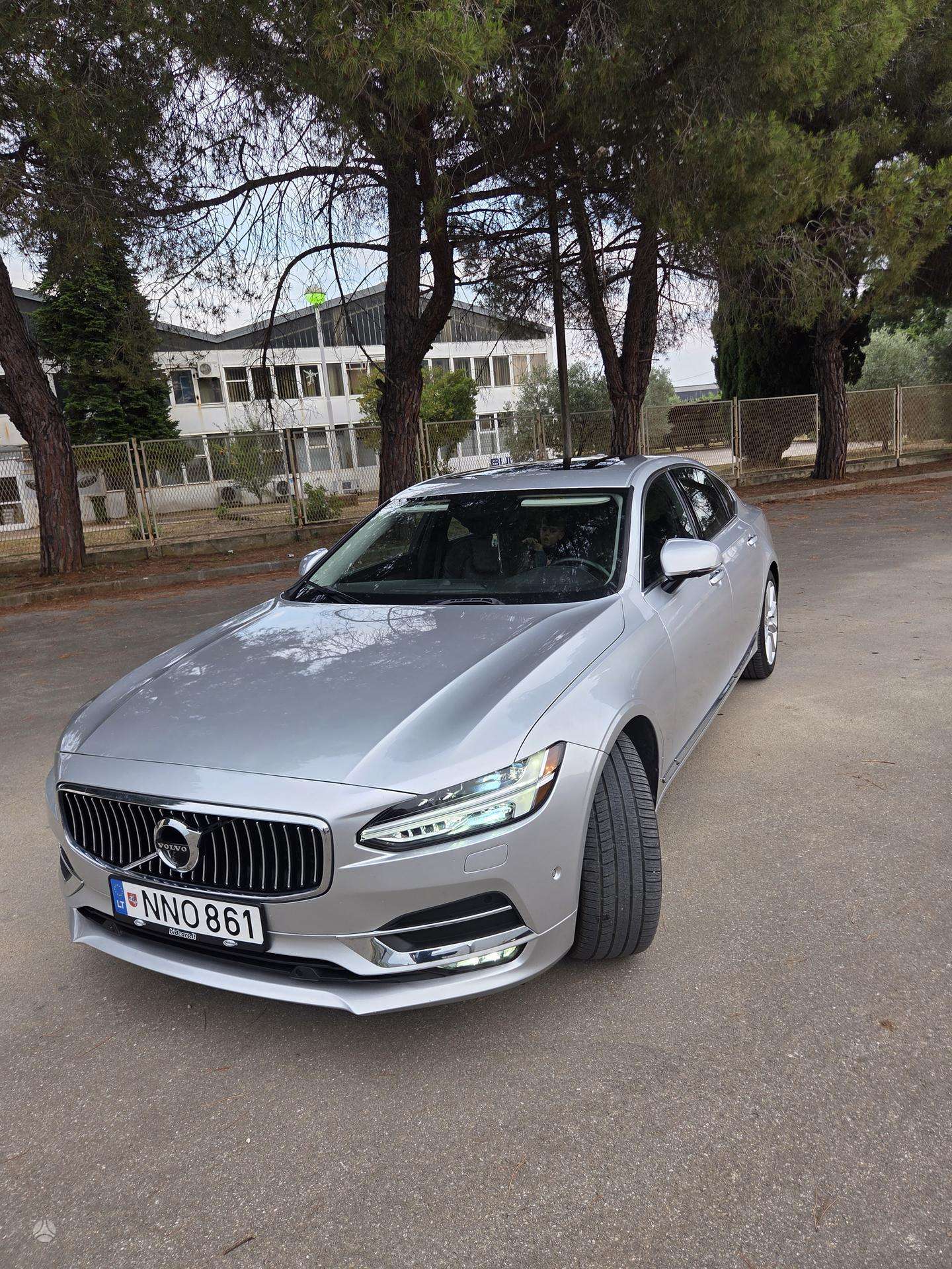 Volvo S90