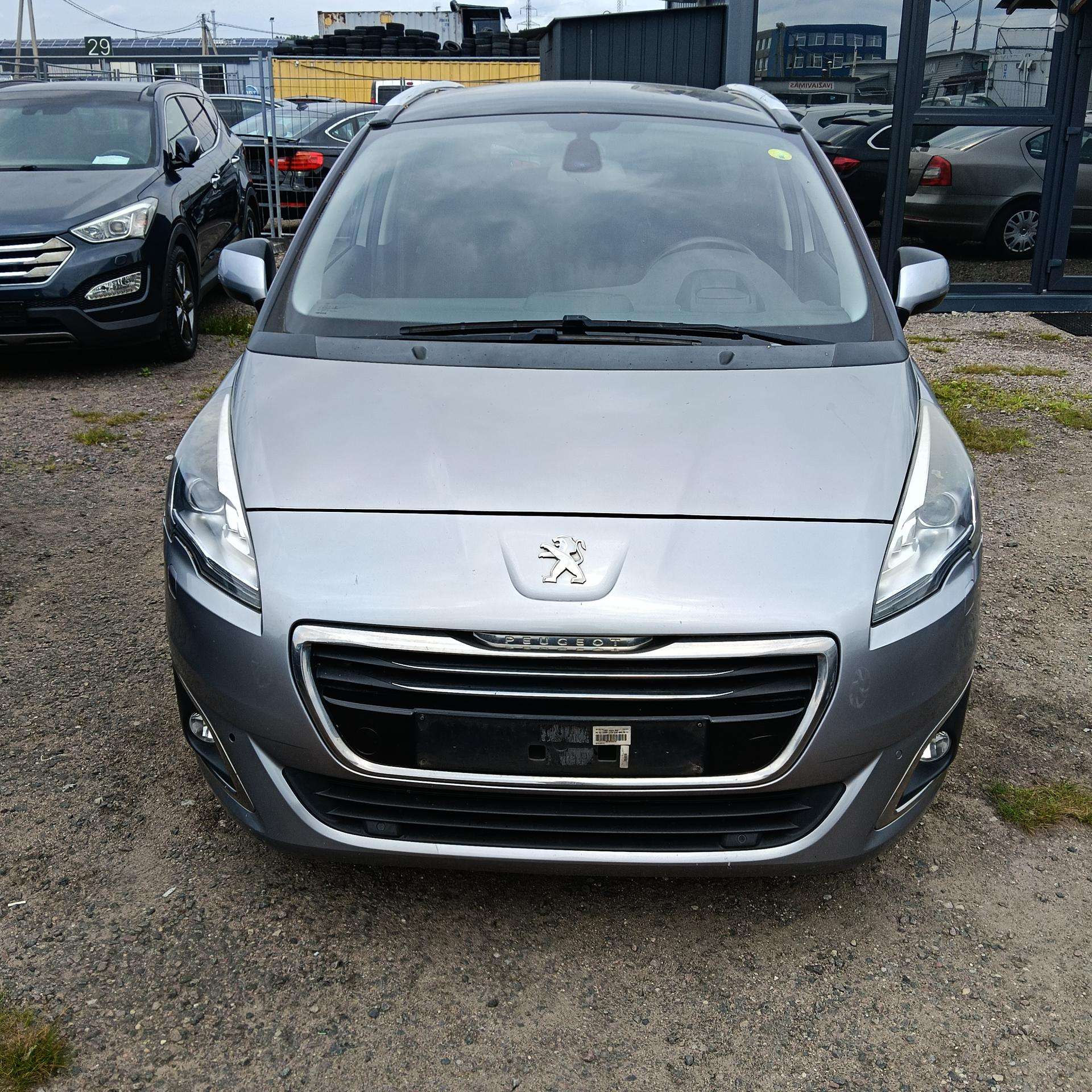 Peugeot 5008.