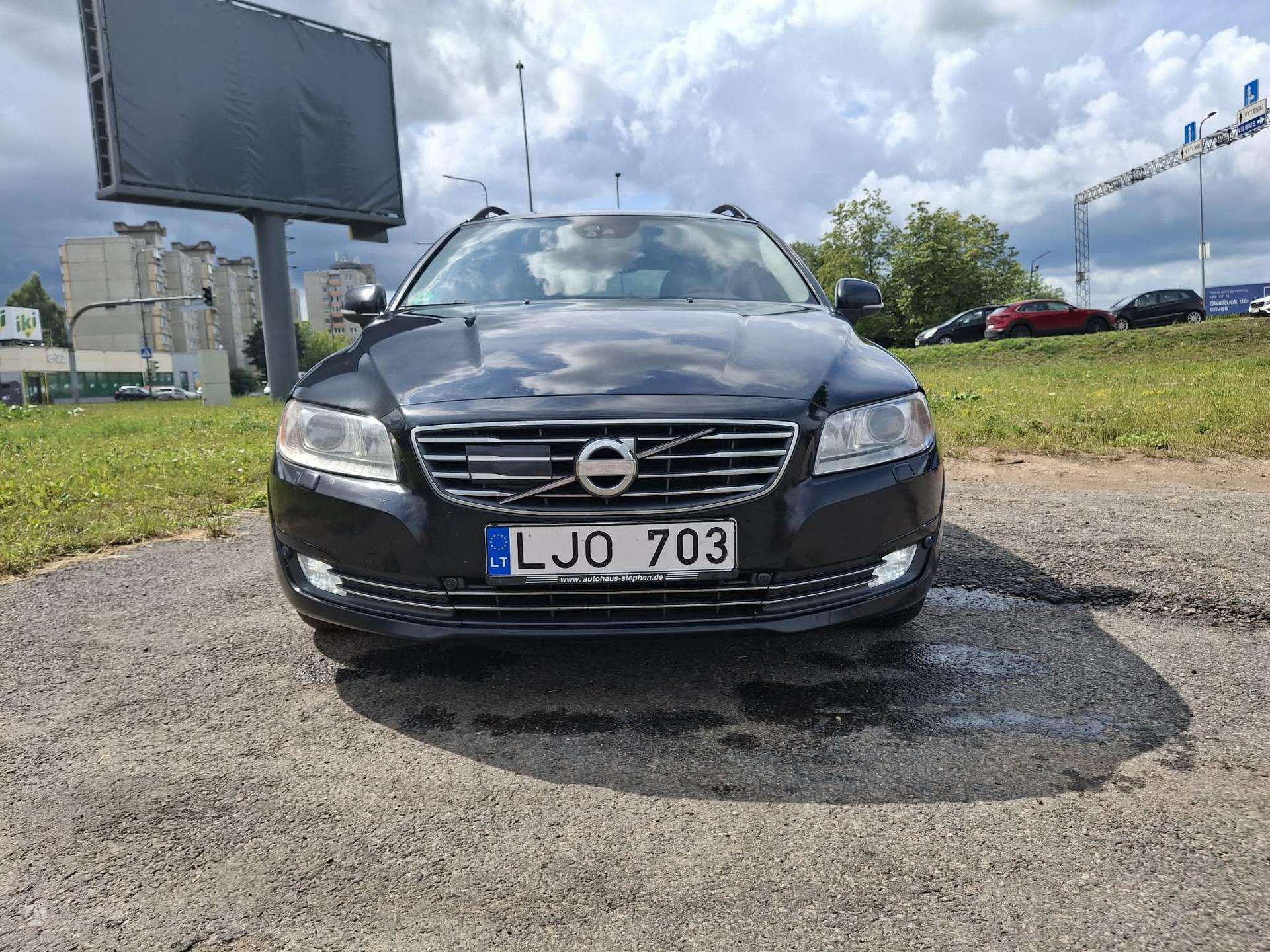 Volvo V70.
