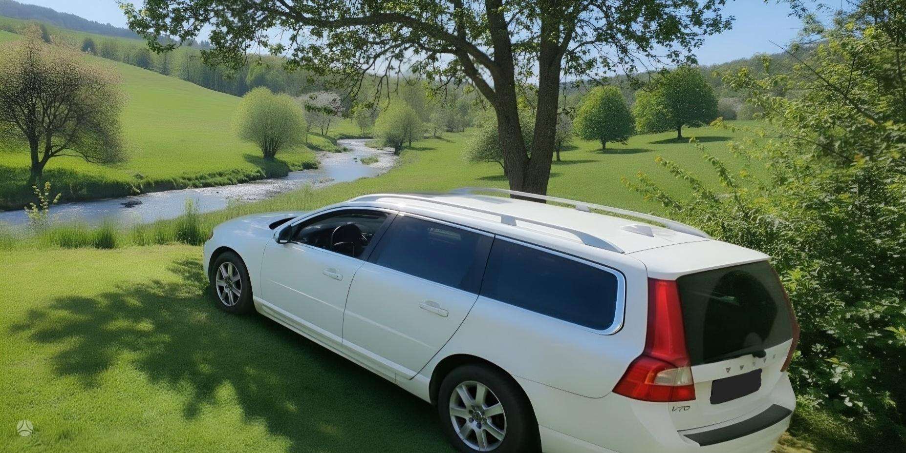 Volvo V70.