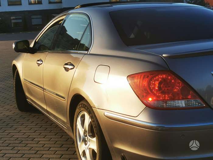 Honda Legend.