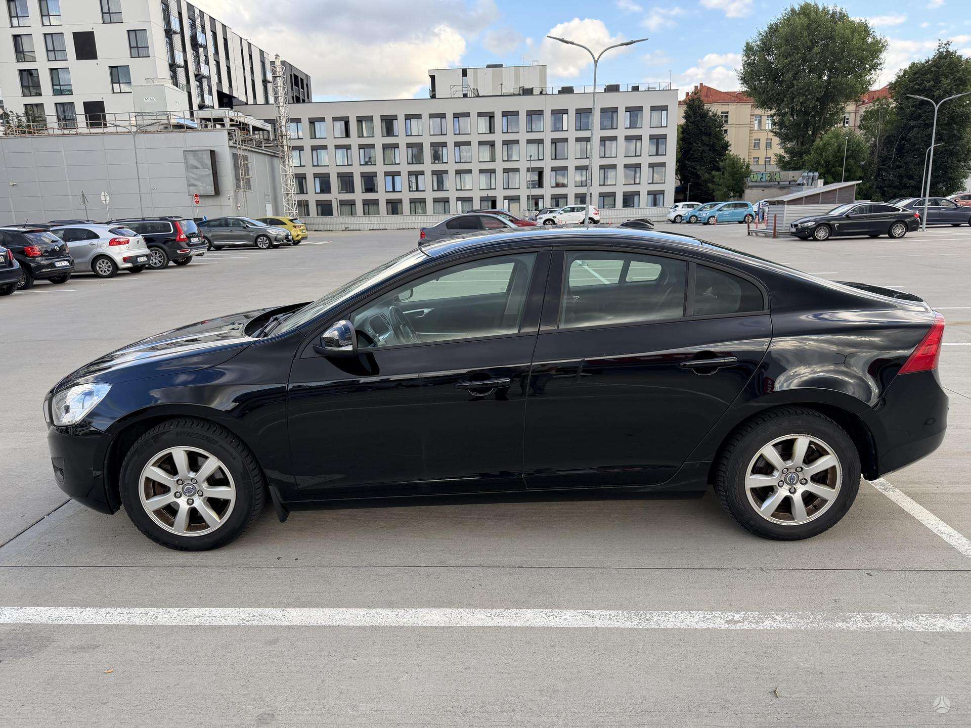 Volvo S60.