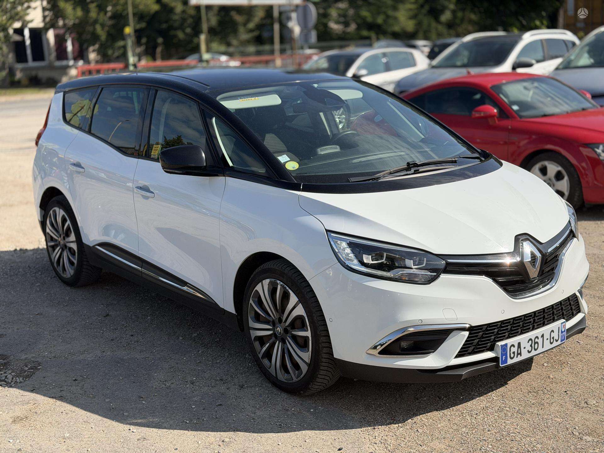 Renault Grand Scenic.