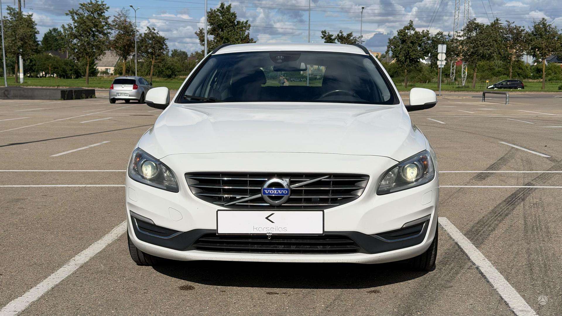 Volvo V60.